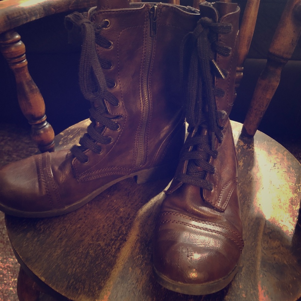 Gently worn leather boots size 6.5